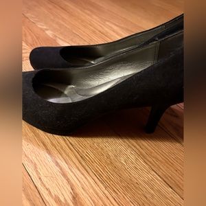 Black velvet heels